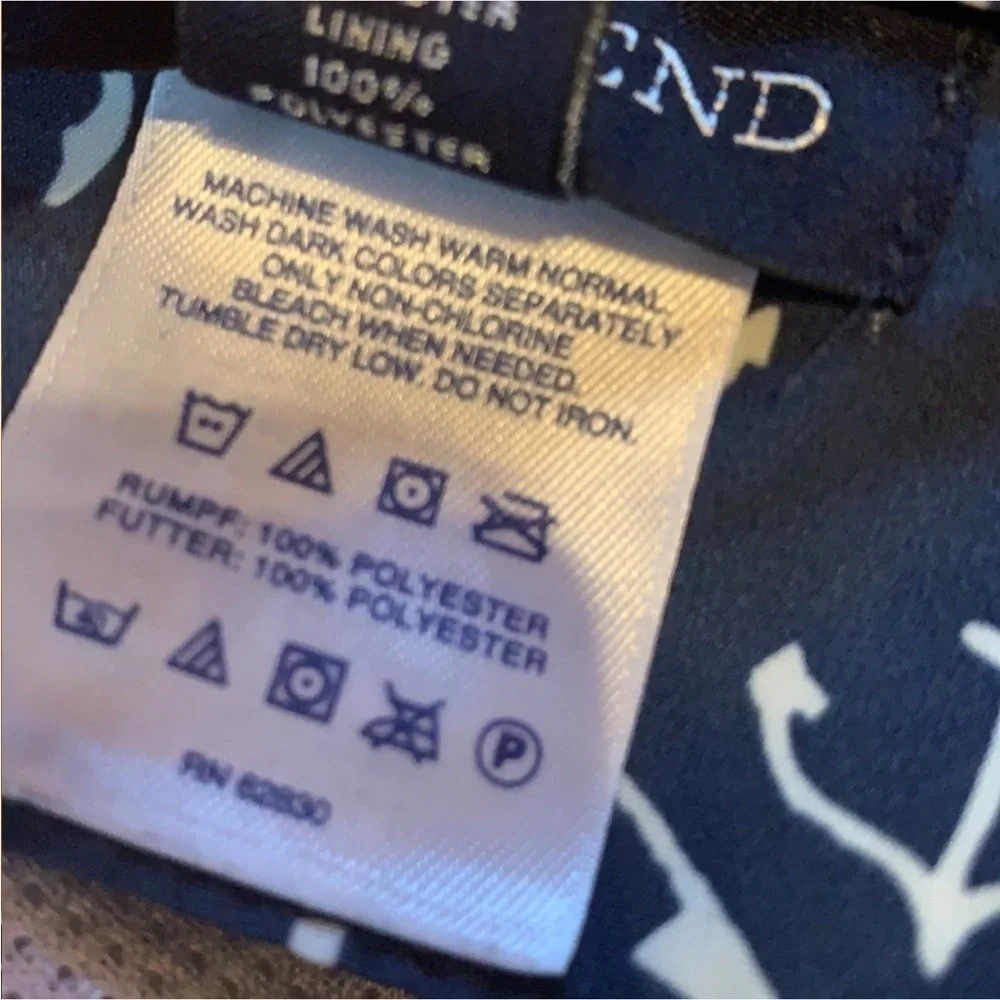 Lands’ End blue swim trunks with anchor print Size Large